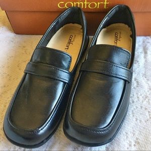 NIB New in Box Strictly Comfort Black Loafers 7 M
